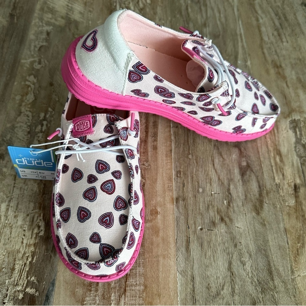 Hey Dude Wendy Youth Hearts Shoes Pink Slip On Size Youth 4 NWOB - Picture 2 of 8